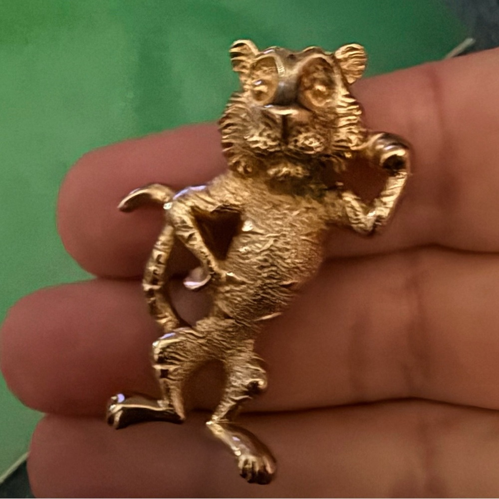 Vintage Gold-Tone Figural Tiger Brooch Esso Lisa